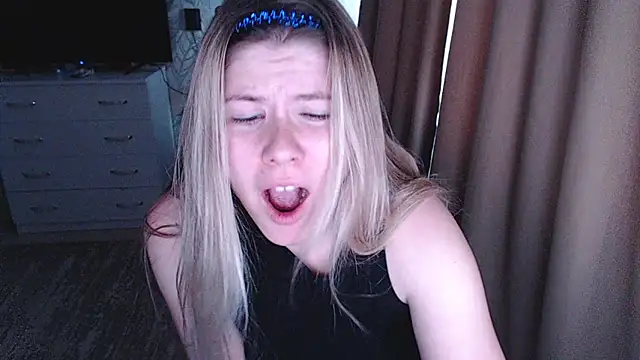 Snapshot of MelissaXKinky chatting on December 25, 2024, 10:06 am MelissaXKinky online show from December 25, 2024, 10:06 am