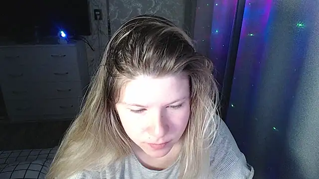 Snapshot of MelissaXKinky chatting on March 5, 2025, 10:21 pm MelissaXKinky online show from March 5, 2025, 10:21 pm