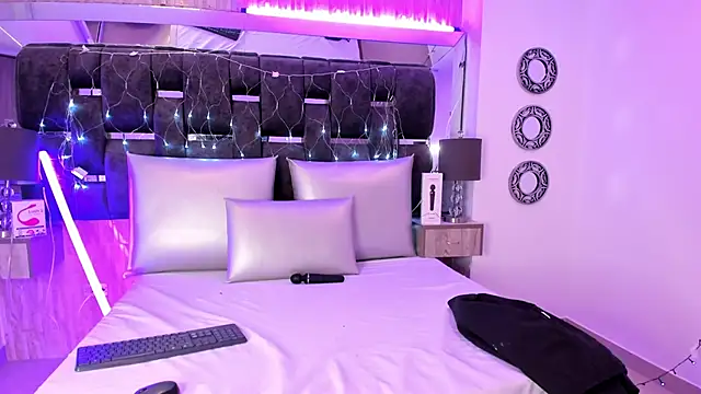Snapshot of Charlotte_Myers chatting on January 31, 2025, 12:07 pm Charlotte Myers online show from January 31, 2025, 12:07 pm