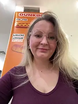 Teya moon  online show from April 17, 2026, 1:58 pm