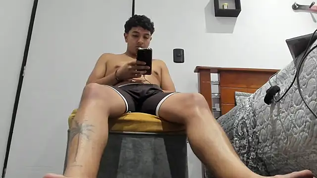 moubli  online show from September 25, 2025, 3:10 am