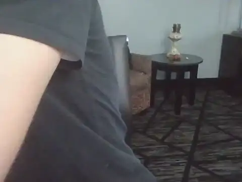 HungStud4You online show from November 6, 2025, 4:46 am