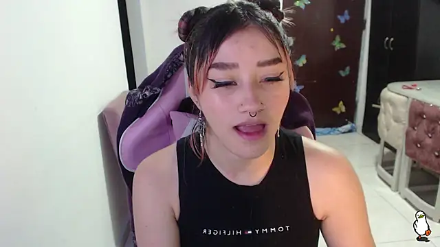 littleangel1 m online show from October 6, 2025, 9:34 pm