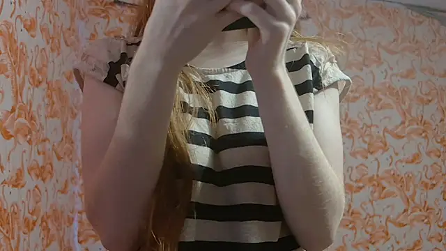 strawberrysmoothie online show from March 30, 2026, 10:11 pm