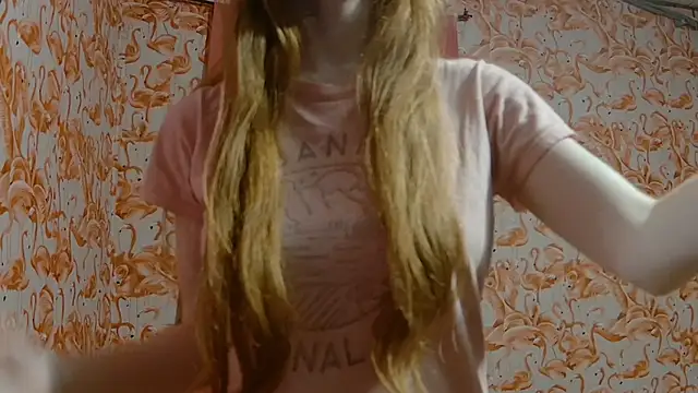 strawberrysmoothie online show from April 15, 2026, 1:45 am