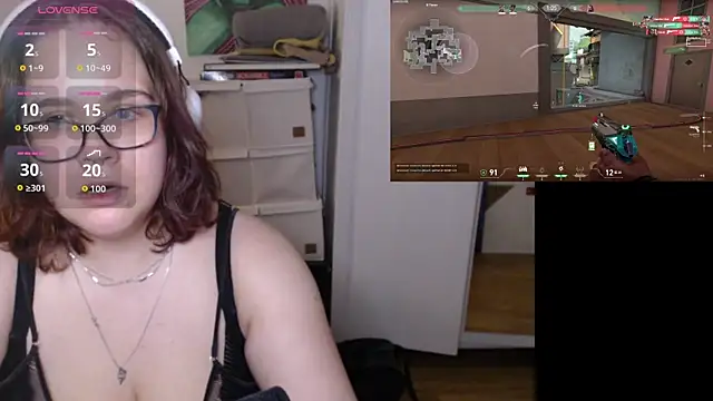 Snapshot of playvalorantwithmenow chatting on October 31, 2025, 1:39 am playvalorantwithmenow online show from October 31, 2025, 1:39 am