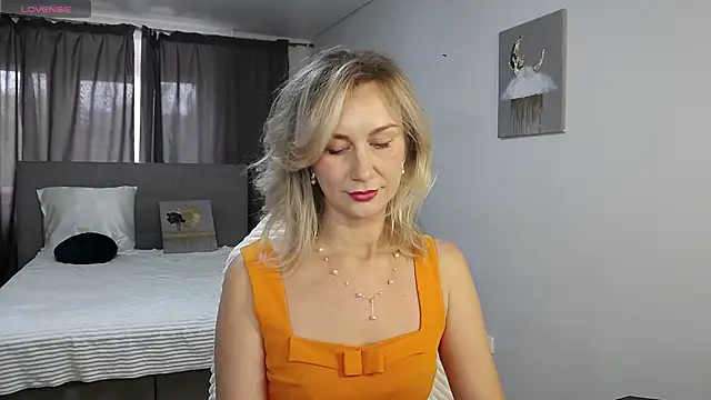 Vanessa Nowak online show from October 7, 2025, 10:23 am