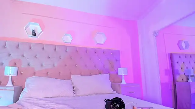 Agathaargent  online show from December 13, 2024, 5:16 am