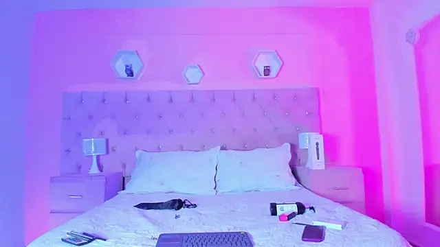 Agathaargent  online show from December 29, 2024, 6:03 am