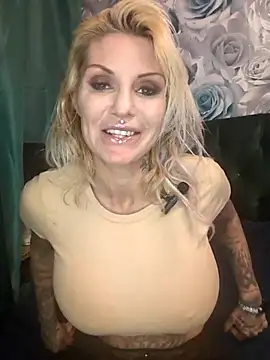 Snapshot of Ninasweden chatting on December 17, 2025, 9:10 pm Ninasweden online show from December 17, 2025, 9:10 pm