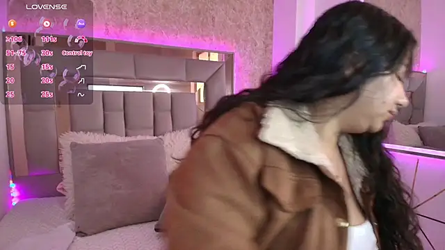 Miaa Smiith1 online show from January 8, 2025, 11:43 am