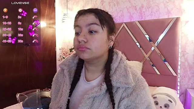 Miaa Smiith1 online show from March 5, 2025, 12:11 pm