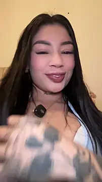 Snapshot of Roxanne_08 chatting on April 15, 2026, 9:59 pm Roxanne 08 online show from April 15, 2026, 9:59 pm