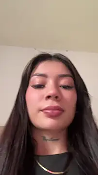 Snapshot of Roxanne_08 chatting on May 4, 2026, 3:41 pm Roxanne 08 online show from May 4, 2026, 3:41 pm