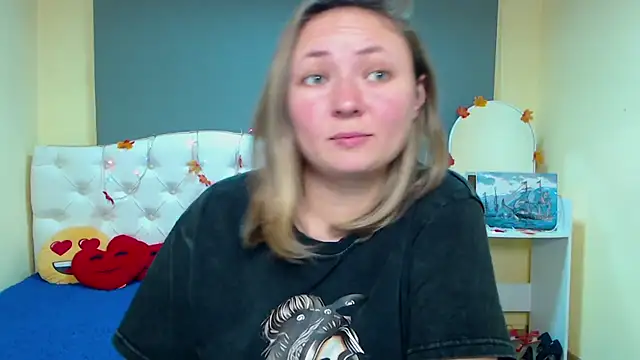 SallyVerda online show from November 18, 2025, 7:40 pm