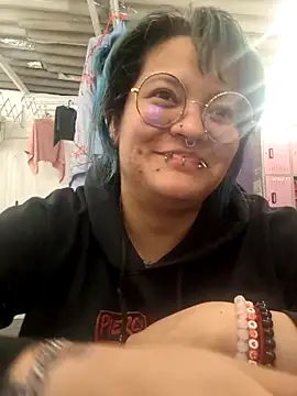 lucky-leah online show from June 3, 2026, 3:42 am