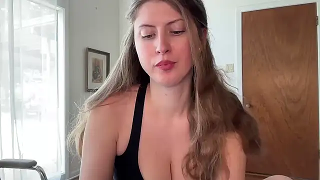 YUMIandbigWOLF online show from June 19, 2026, 9:40 pm