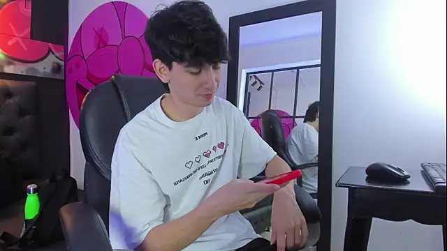 Santi delacruz online show from December 13, 2024, 2:49 pm