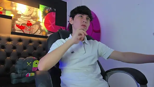 Santi delacruz online show from February 6, 2025, 1:54 pm