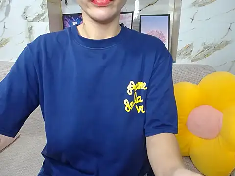 Snapshot of Love_bug15 chatting on October 3, 2025, 3:14 am Love bug15 online show from October 3, 2025, 3:14 am