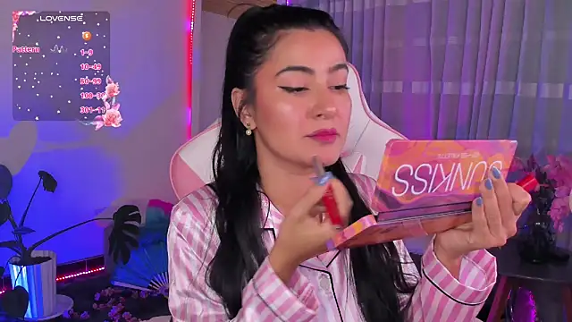 Snapshot of Violetta_kim1 chatting on May 2, 2026, 9:09 pm Violetta kim1 online show from May 2, 2026, 9:09 pm