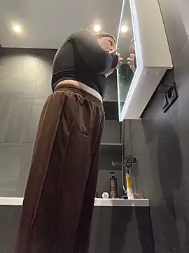 JessiMur online show from April 20, 2026, 5:10 am