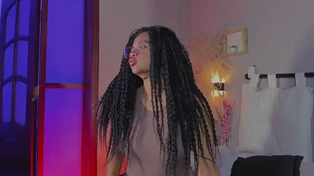 nayah   online show from January 28, 2025, 9:40 pm