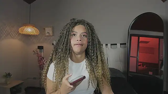 nayah   online show from March 10, 2025, 7:50 pm