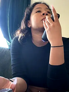 Snapshot of VanessaBling chatting on November 13, 2025, 7:35 pm VanessaBling online show from November 13, 2025, 7:35 pm