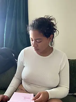 Snapshot of VanessaBling chatting on December 15, 2025, 4:00 pm VanessaBling online show from December 15, 2025, 4:00 pm