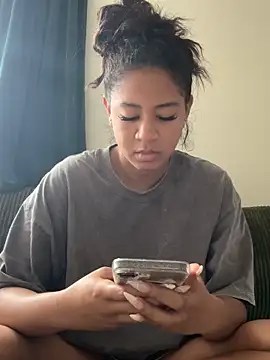 Snapshot of VanessaBling chatting on December 17, 2025, 4:13 pm VanessaBling online show from December 17, 2025, 4:13 pm