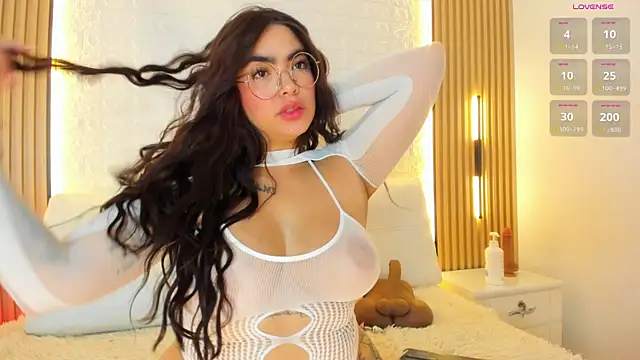 alyssa vargas online show from June 7, 2026, 2:48 am