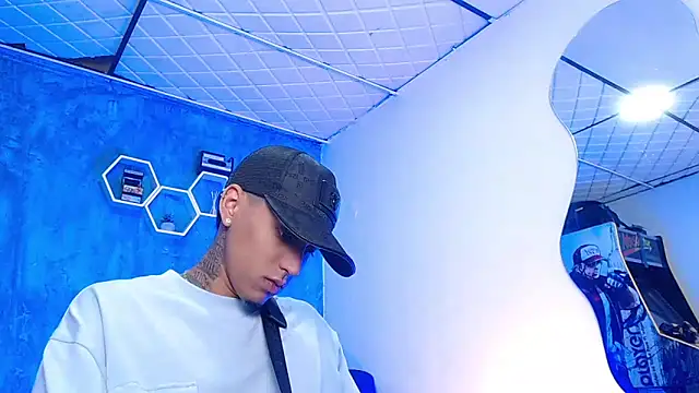 Liam lee online show from February 25, 2025, 4:21 pm