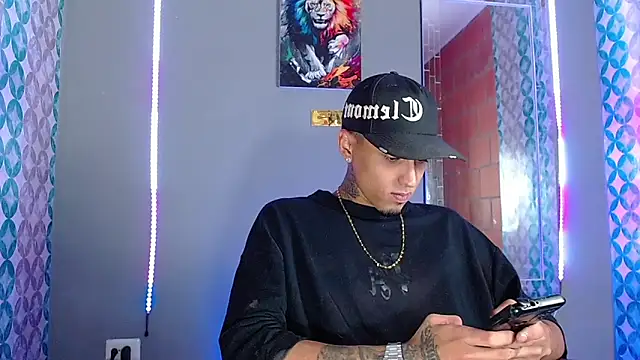 Snapshot of Liam_lee chatting on April 7, 2026, 10:53 pm Liam lee online show from April 7, 2026, 10:53 pm