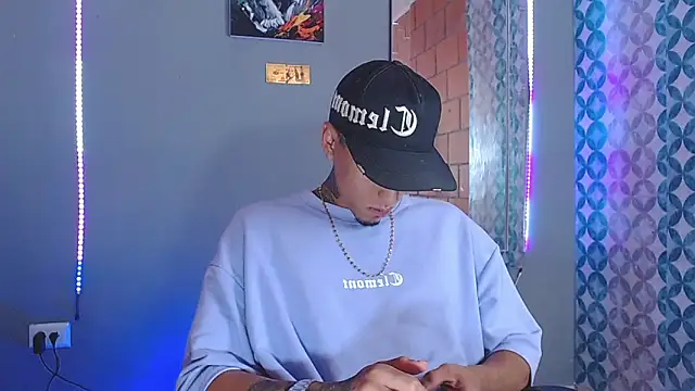 Snapshot of Liam_lee chatting on April 28, 2026, 9:20 pm Liam lee online show from April 28, 2026, 9:20 pm