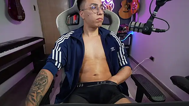 granxarma960 online show from February 13, 2025, 11:47 pm