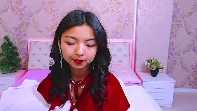 Snapshot of Shy_Kira chatting on December 14, 2024, 12:23 pm Shy Kira online show from December 14, 2024, 12:23 pm