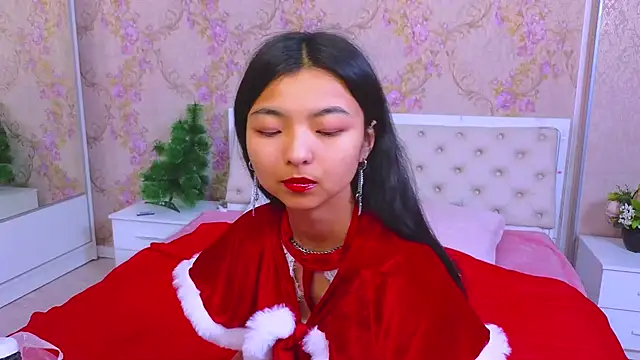 Snapshot of Shy_Kira chatting on December 19, 2024, 12:34 pm Shy Kira online show from December 19, 2024, 12:34 pm