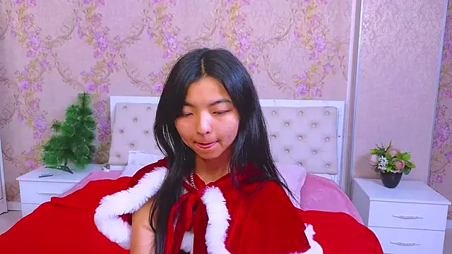 Snapshot of Shy_Kira chatting on December 19, 2024, 3:41 pm Shy Kira online show from December 19, 2024, 3:41 pm