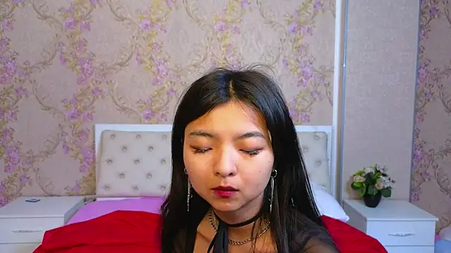 Snapshot of Shy_Kira chatting on February 4, 2025, 12:44 pm Shy Kira online show from February 4, 2025, 12:44 pm