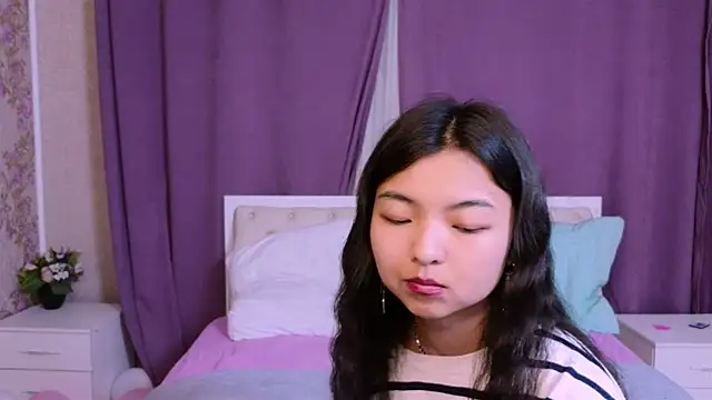 Snapshot of Shy_Kira chatting on February 20, 2025, 6:35 pm Shy Kira online show from February 20, 2025, 6:35 pm