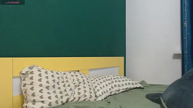 Shy Kira online show from April 1, 2026, 1:41 pm