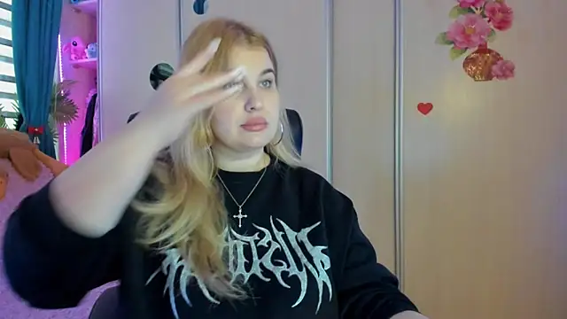 CoraSwon online show from February 19, 2026, 7:04 am