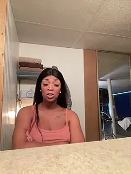 KLoveeee online show from October 27, 2025, 7:18 pm