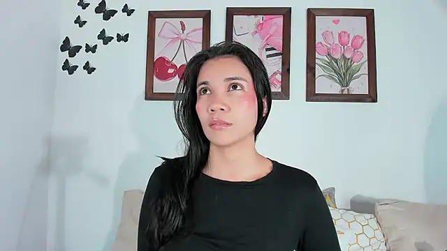 Snapshot of Emiily_Parkerr chatting on May 18, 2026, 10:15 pm Emiily Parkerr online show from May 18, 2026, 10:15 pm