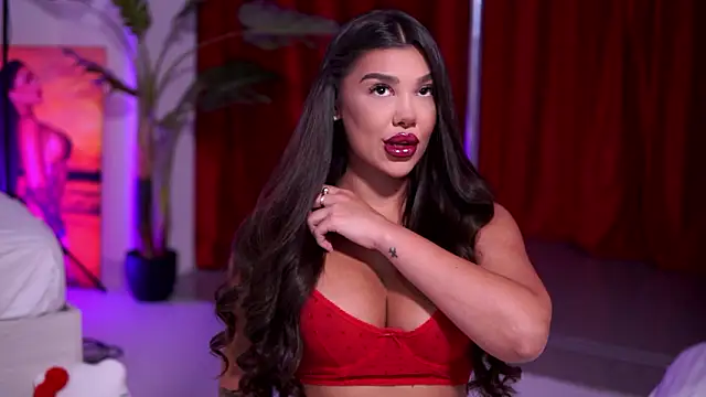 NatyDesiree online show from February 5, 2026, 8:02 pm