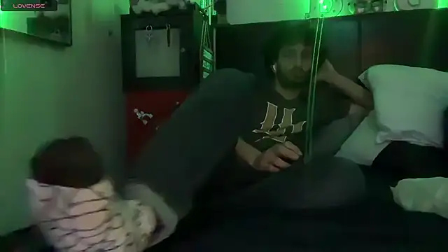 pantslesstraveler plt online show from November 20, 2025, 8:58 am