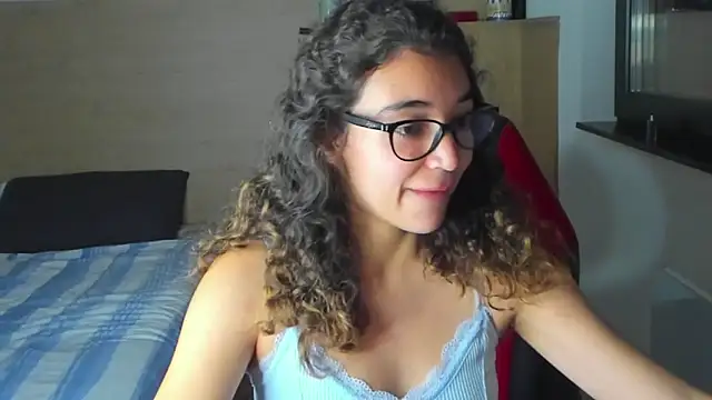 uniquerossie online show from October 24, 2025, 8:00 am