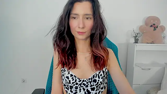 crystalnut online show from November 23, 2025, 3:28 am