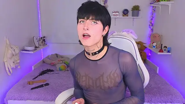 Baby Xian online show from October 31, 2025, 8:37 am